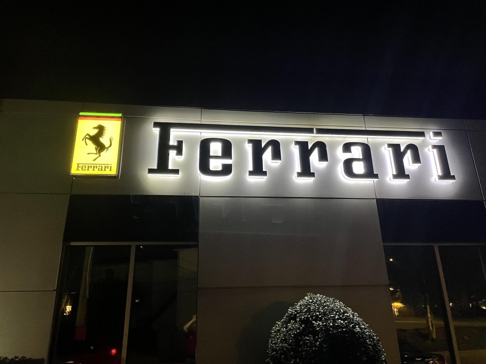 Karosserie Ferrari with Channels Night