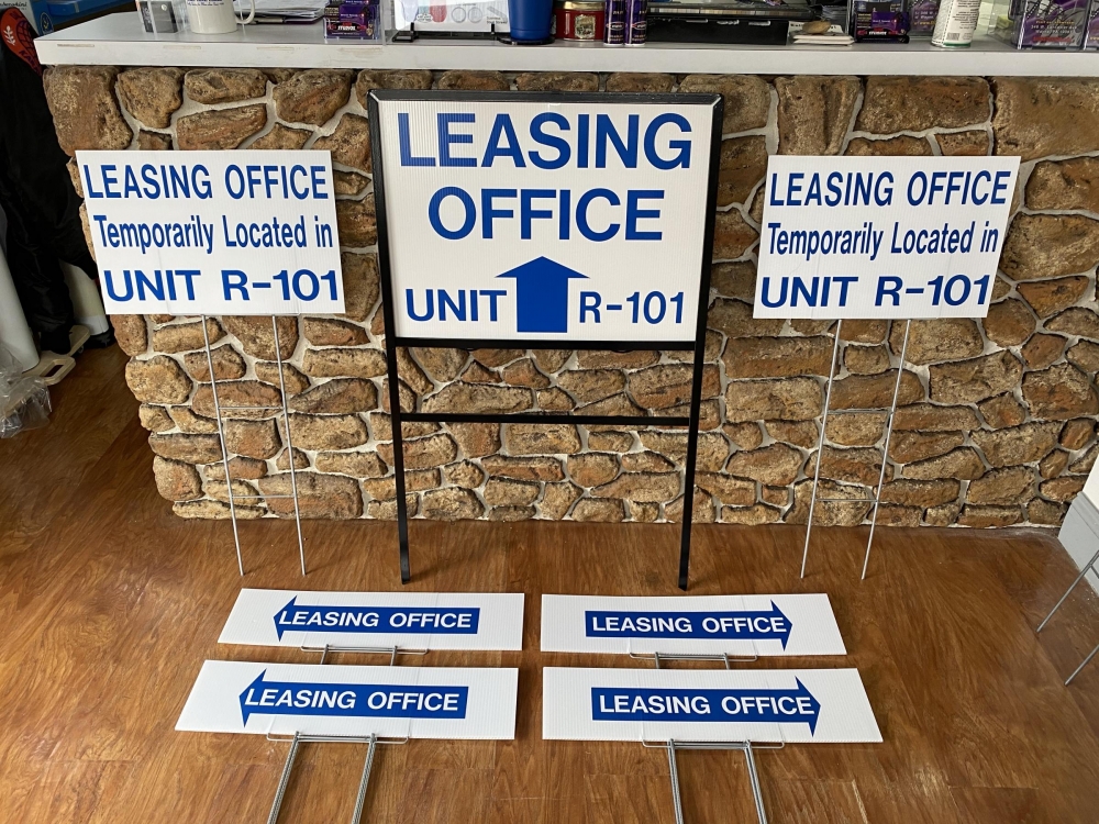 La Maison Leasing Office Signs