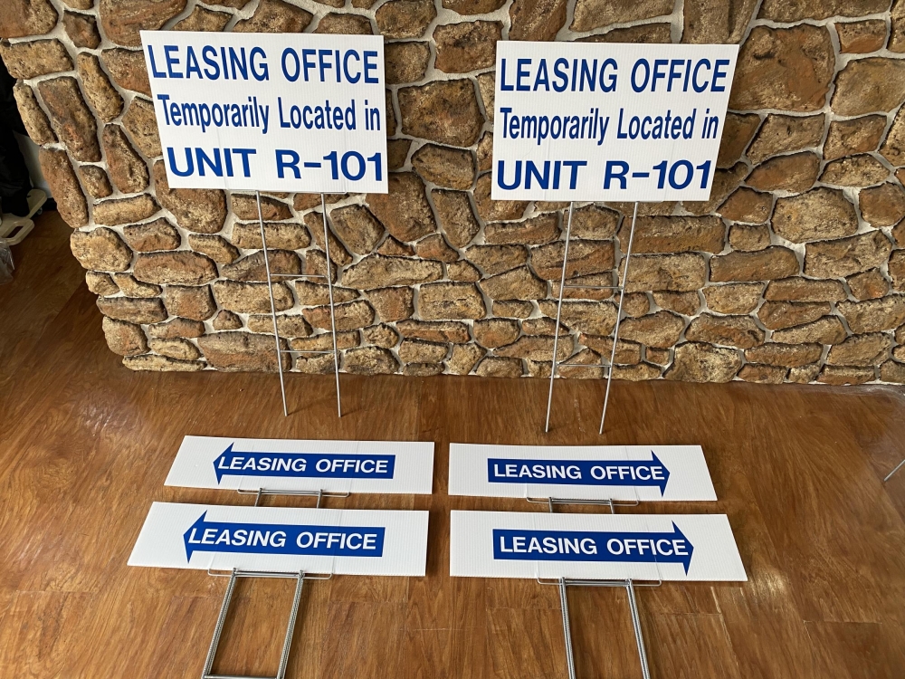 La Maison Leasing Office Signs on H-Stakes