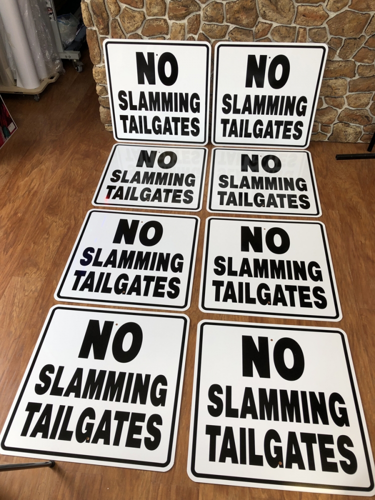 Tailgates Safety Signs